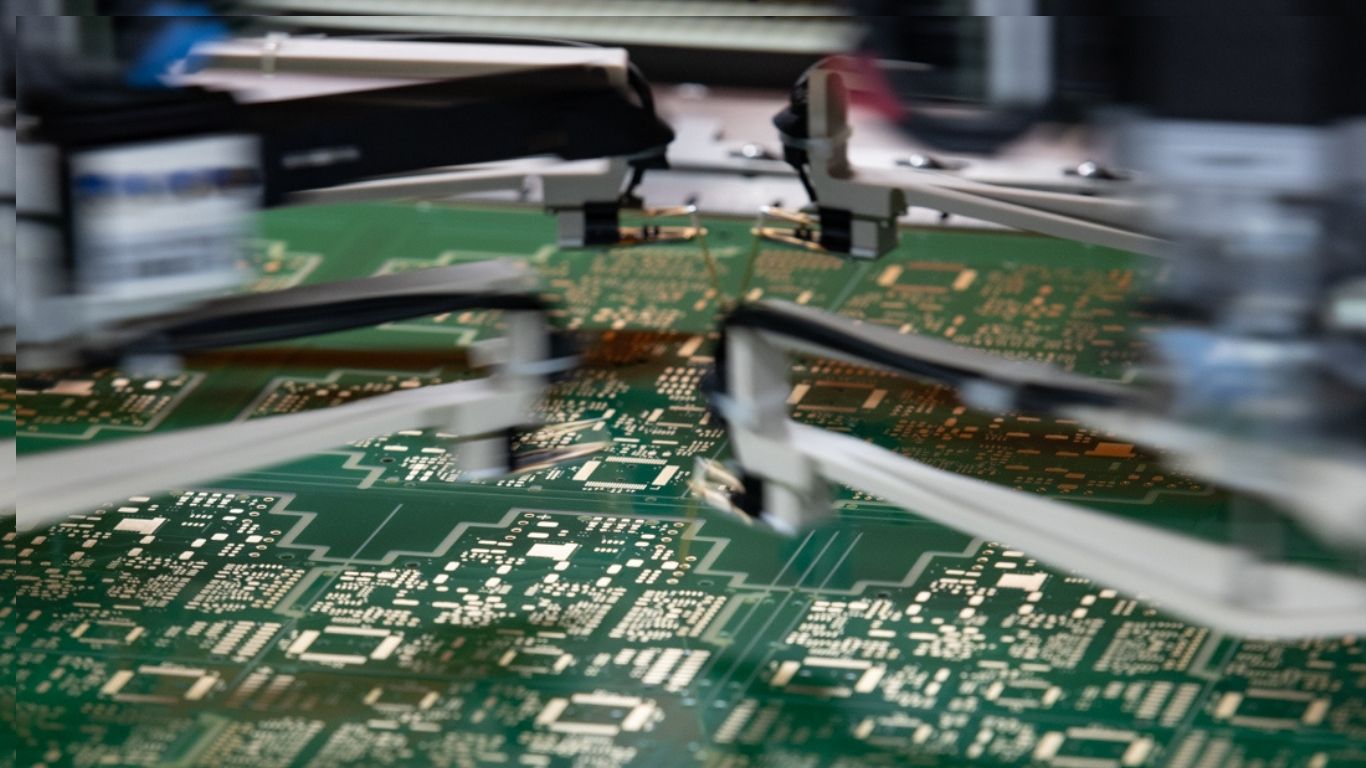 Production for printed circuit boards | EVYTRA Printed Circuit Board production